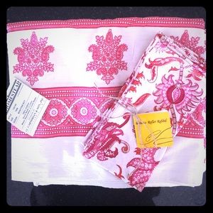 Table Cloth and set of 4 napkins